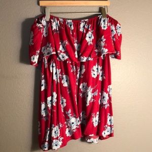 Torrid off the shoulder super cute top!